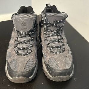 Men’s khombu boots size 8